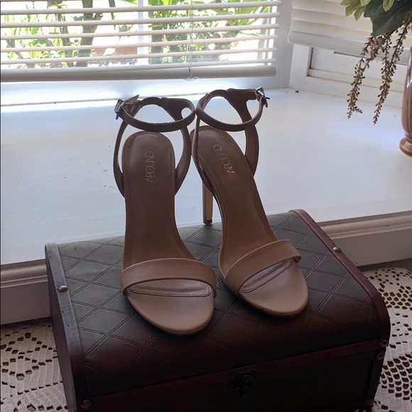 Nude Nordstrom heels - Picture 2 of 4